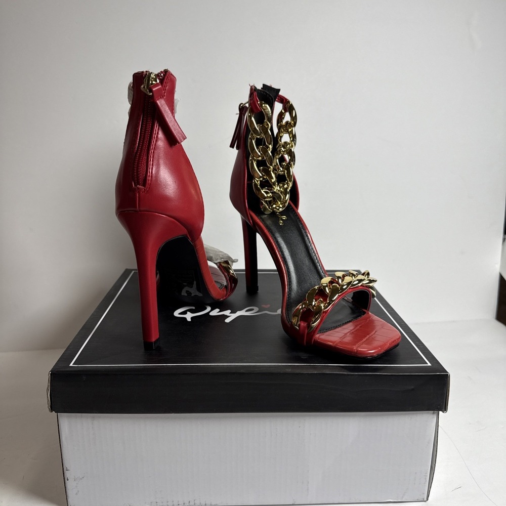 Qupid Highlight 49 RED Gold Chain Leather 4in Heels Size 6